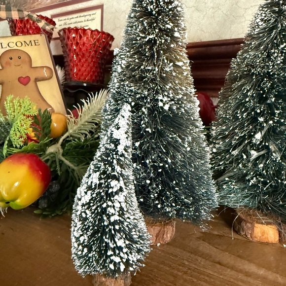 Snowy Evergreens Holiday Tree Set of 4 - Picture 5 of 7